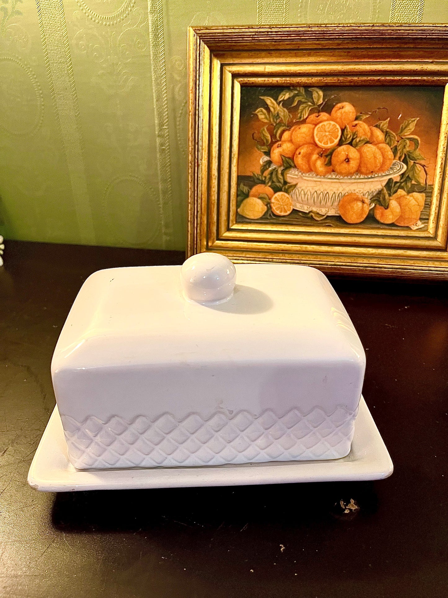 White Ceramic Butter Dish with Lid – Rectangular Lattice-Patterned Server