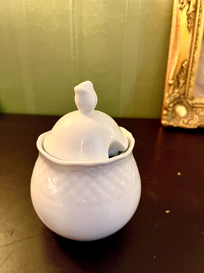 White Ceramic Sugar Bowl – Lidded Condiment Jar