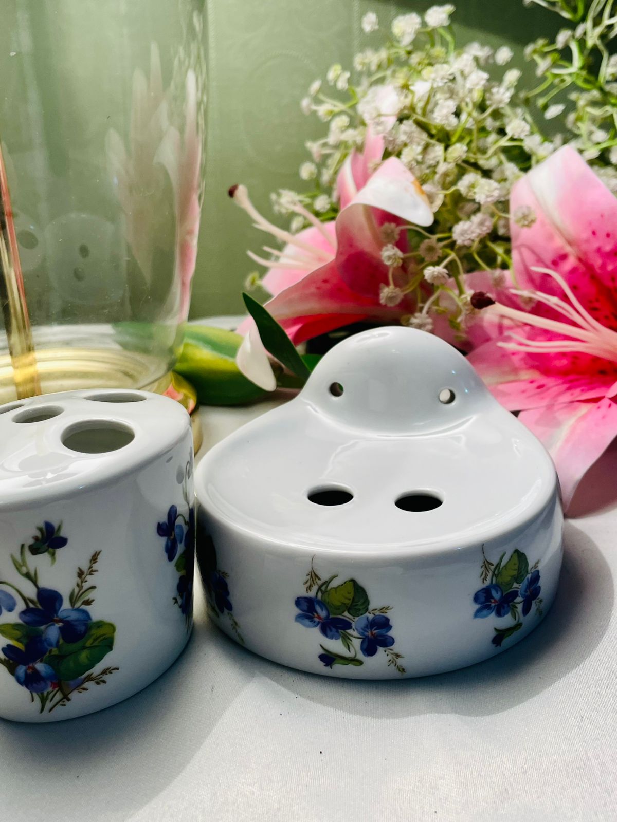 Vintage White Ceramic Bathroom Set Blue Floral 2-Piece 12 cm
