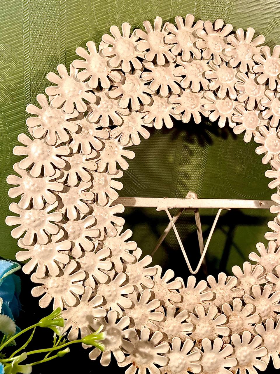 White Floral Metal Wreath Photo Holder 8 in