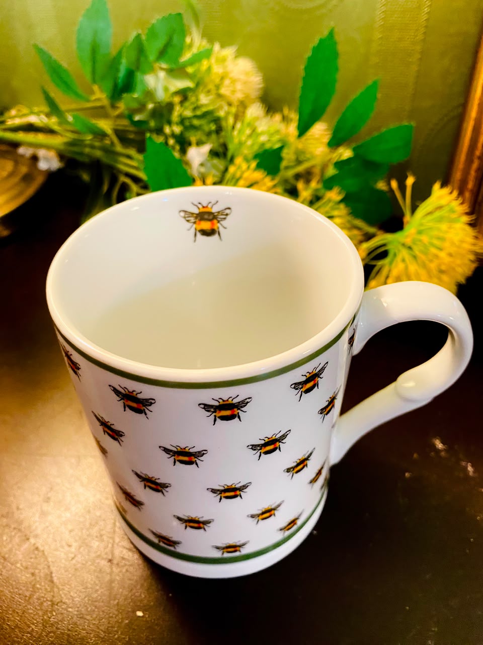 Bee Pattern Ceramic Mug White 1 Piece 10cm