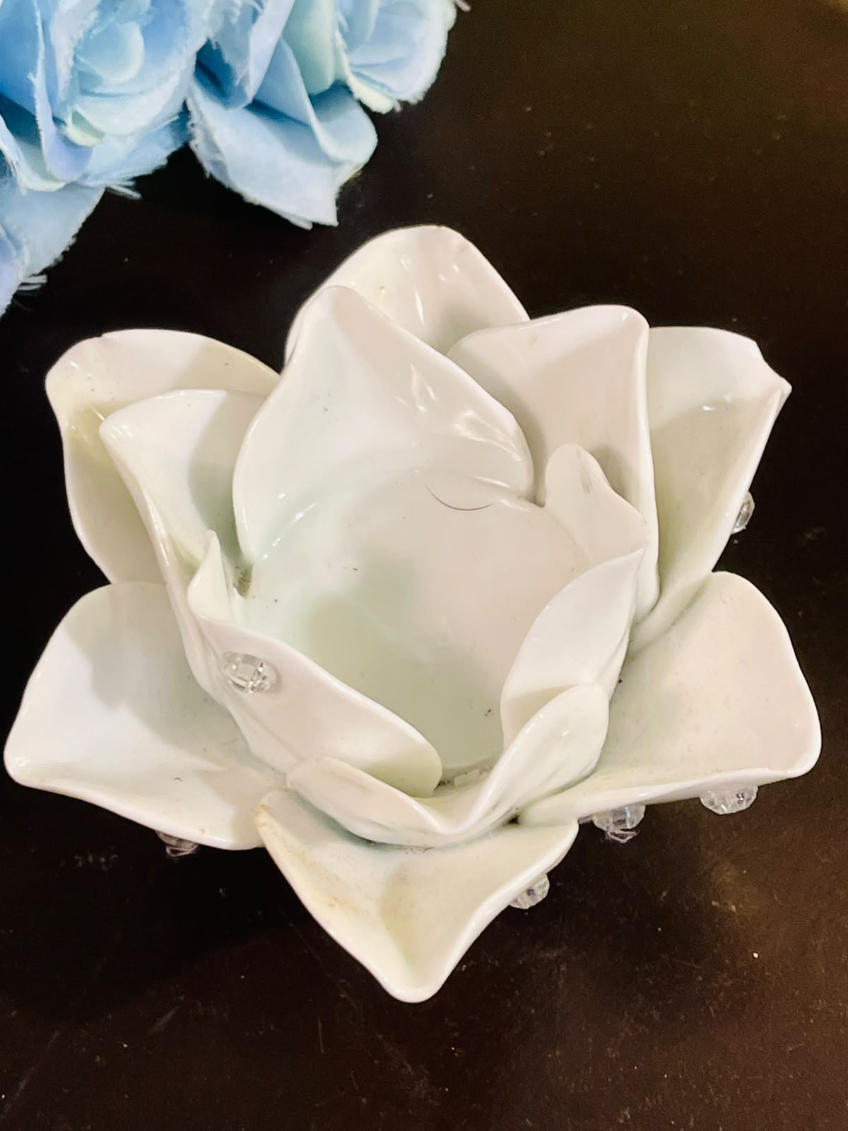 White Flower Ceramic Candle Holder with Crystal Accents 8cm