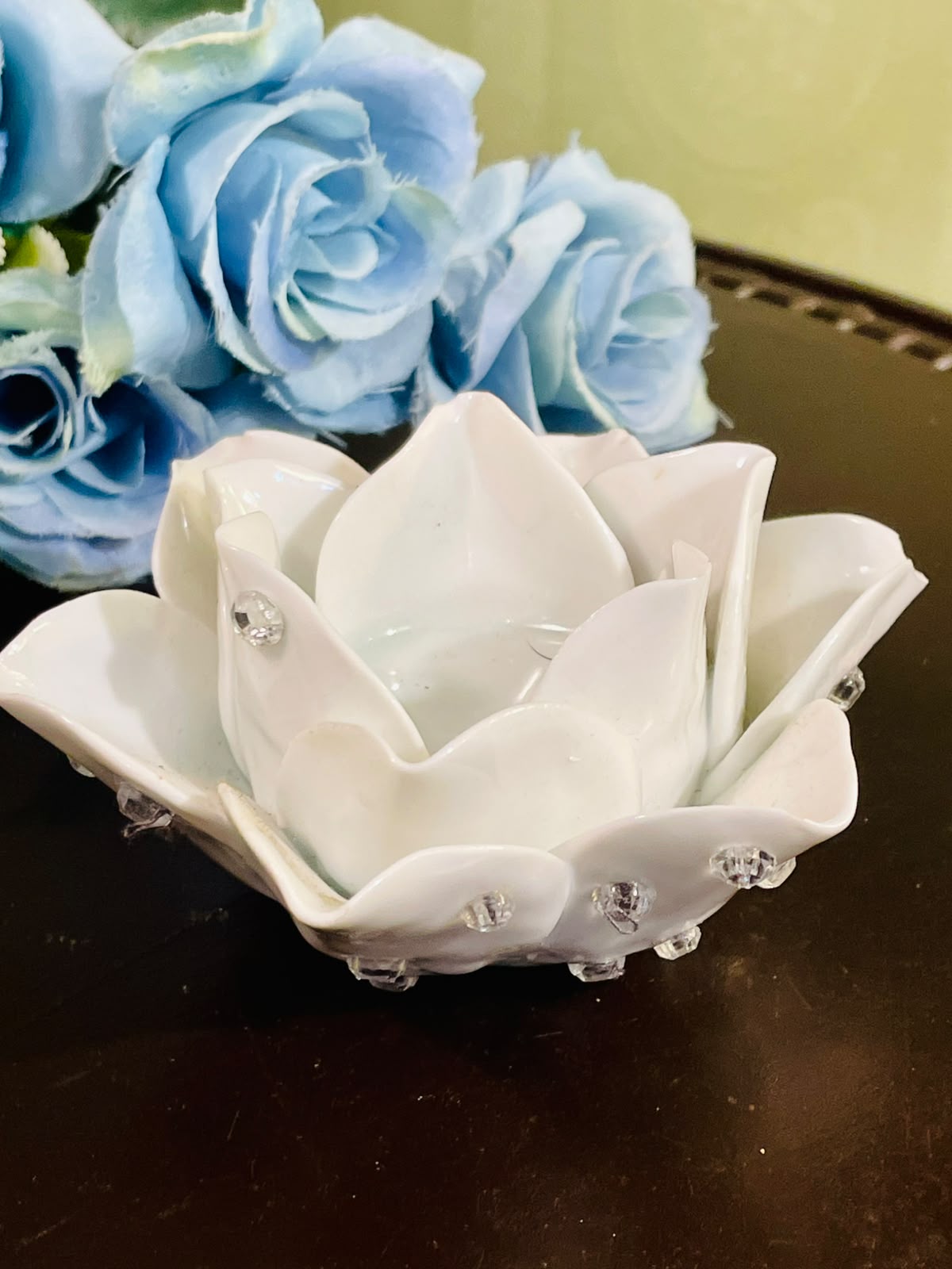 White Flower Ceramic Candle Holder with Crystal Accents 8cm
