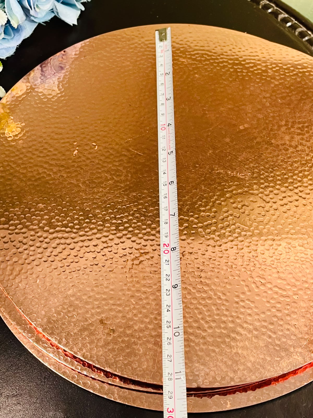 Set of 4 Hammered Copper-Tone Charger Plates – 30 cm Round Decorative Table Plates