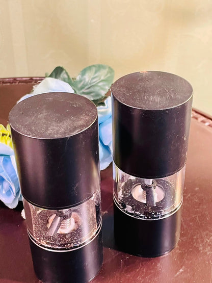 Vintage Black Salt & Pepper Grinders Set of 2, 6 Inch