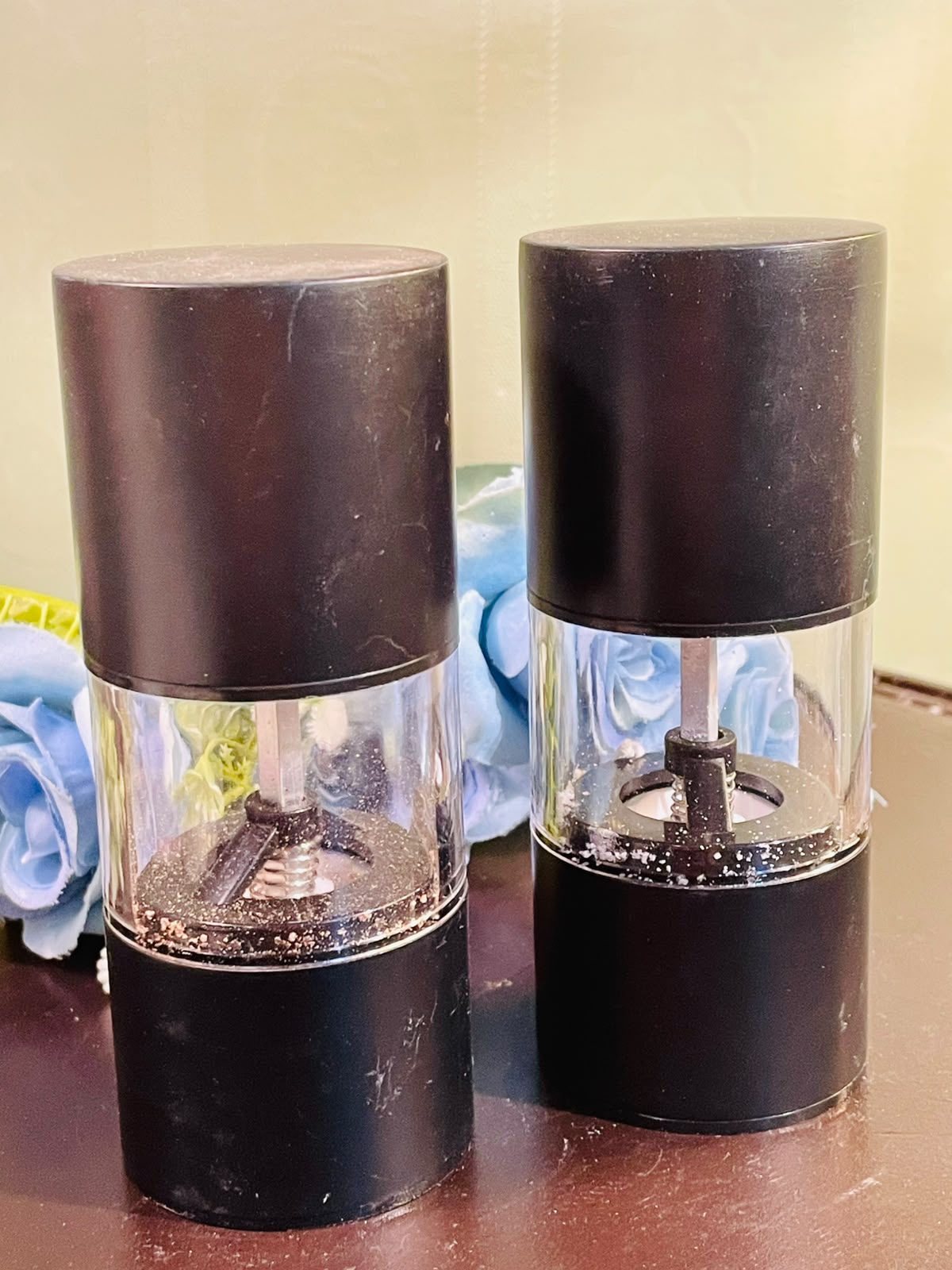 Vintage Black Salt & Pepper Grinders Set of 2, 6 Inch