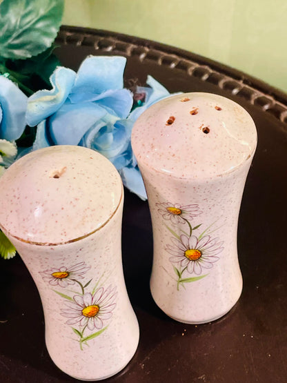 Vintage Daisy Salt & Pepper Shakers Set of 2, 4.5 Inch