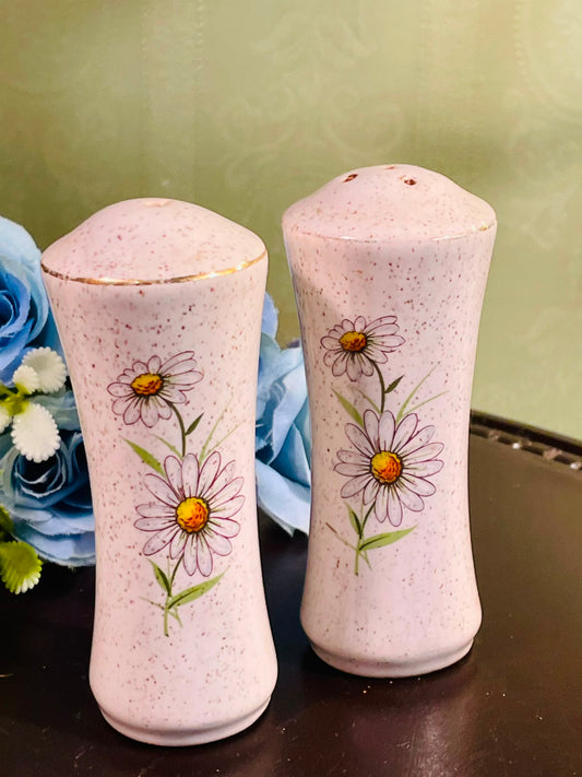Vintage Daisy Salt & Pepper Shakers Set of 2, 4.5 Inch