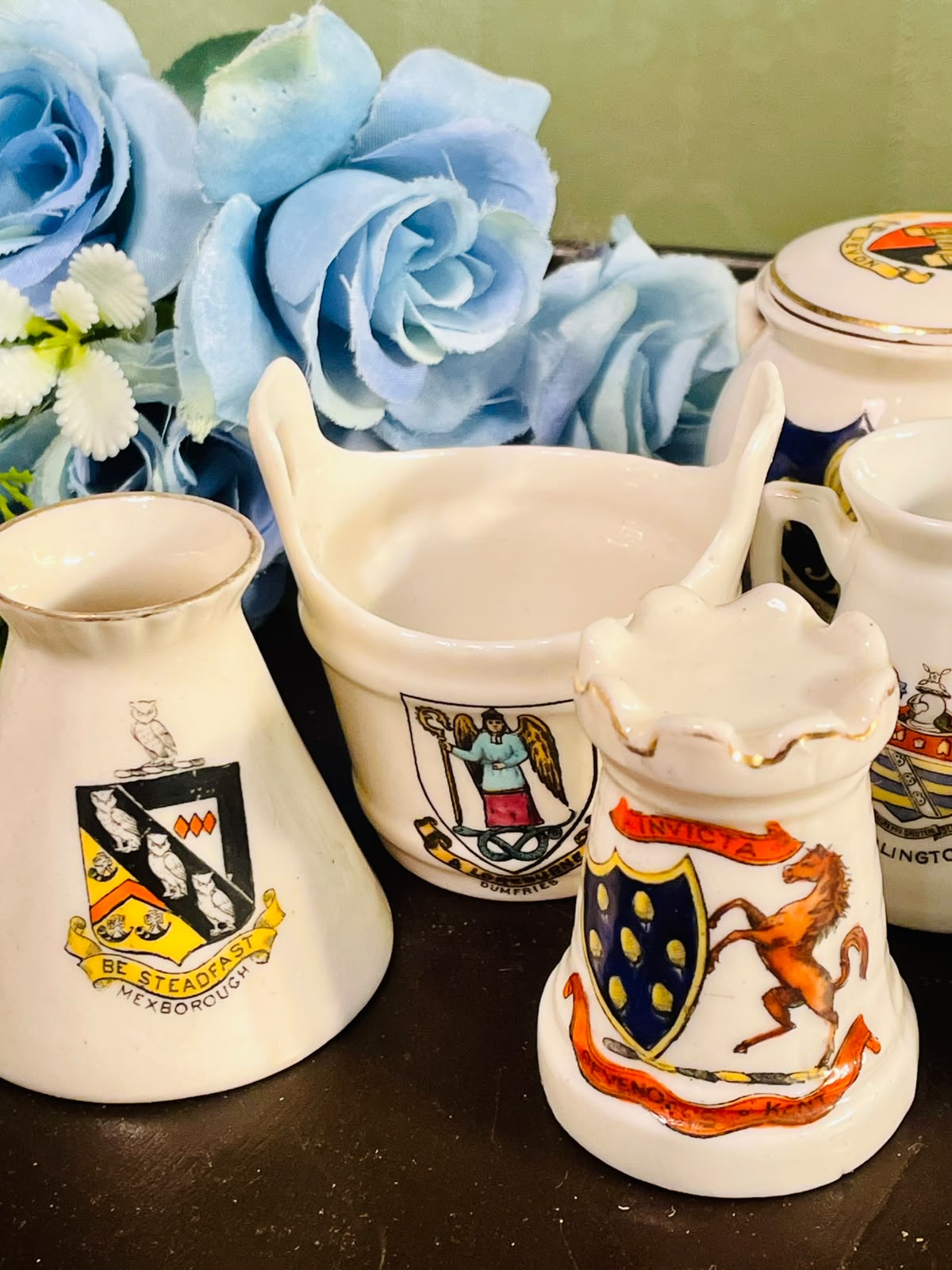 Vintage British Souvenir Miniature Ceramic Vase & Jug Collection – 6 Pieces with Heraldic Crests