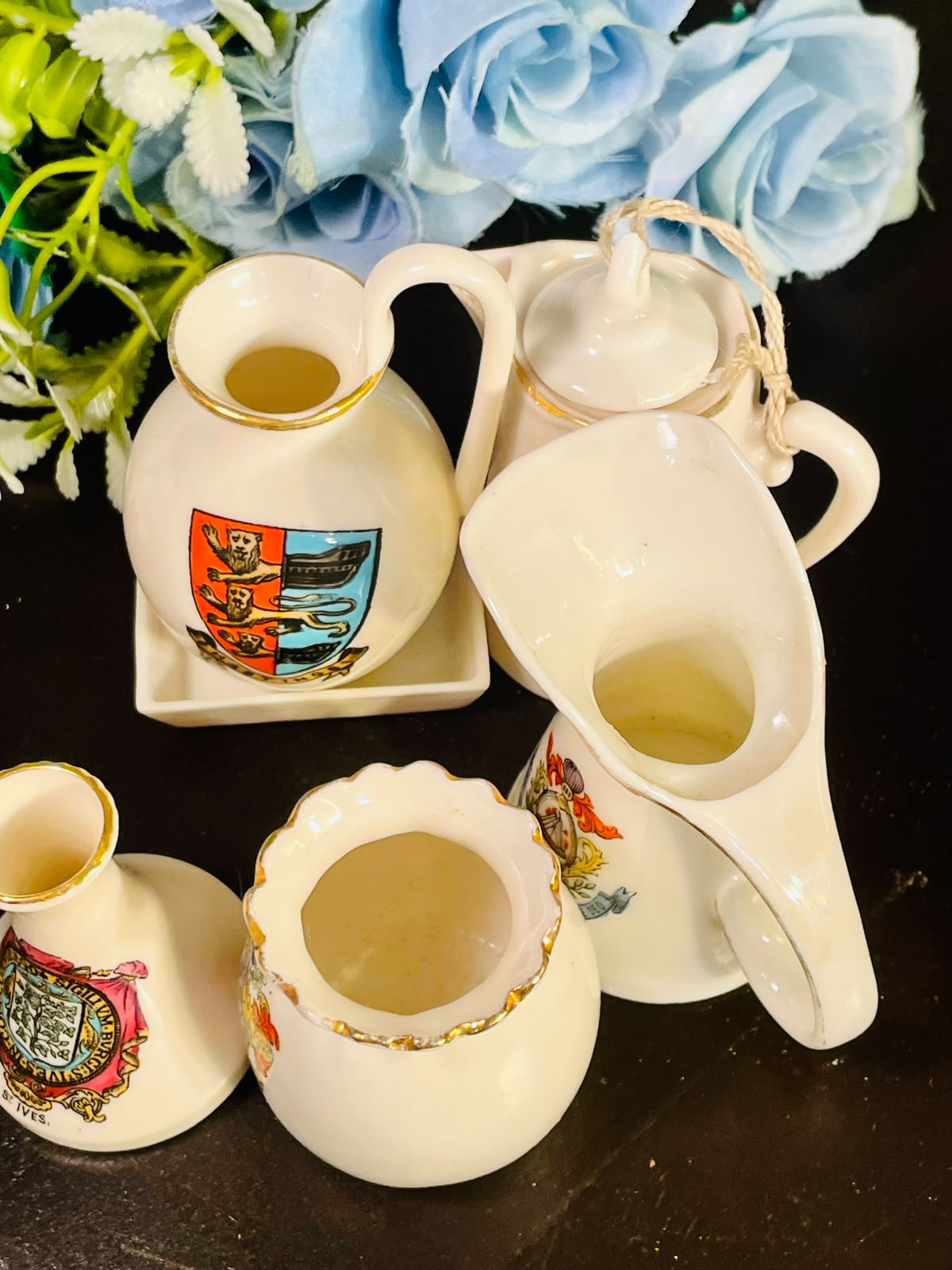 Vintage British Souvenir Miniature Ceramic Jug & Vase Collection – 5 Pieces with Heraldic Crests