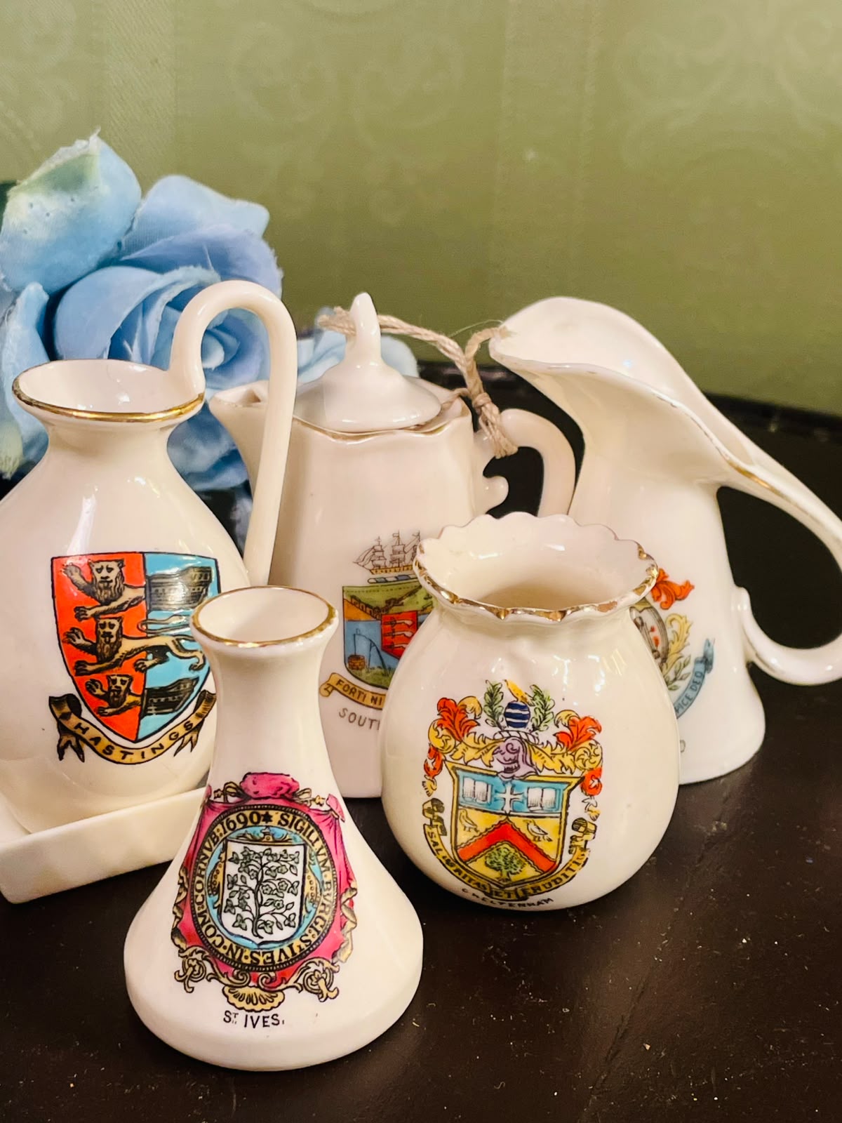 Vintage British Souvenir Miniature Ceramic Jug & Vase Collection – 5 Pieces with Heraldic Crests