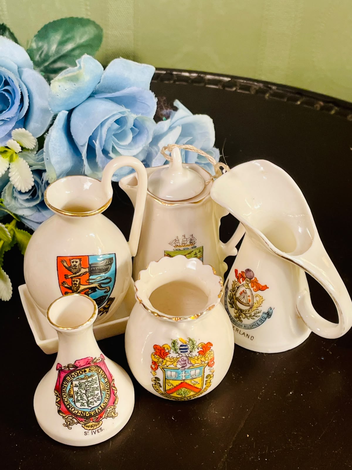 Vintage British Souvenir Miniature Ceramic Jug & Vase Collection – 5 Pieces with Heraldic Crests