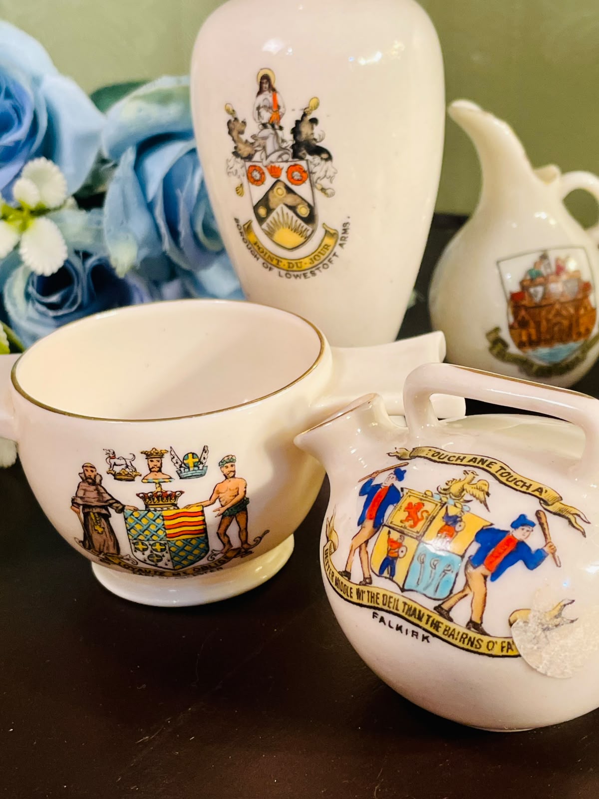 Made in England Crested Ware 5 Piece Decorative Collection