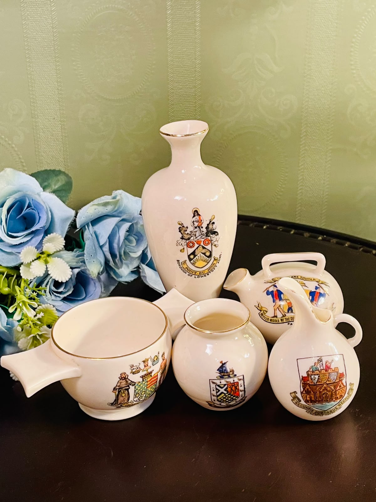 Made in England Crested Ware 5 Piece Decorative Collection