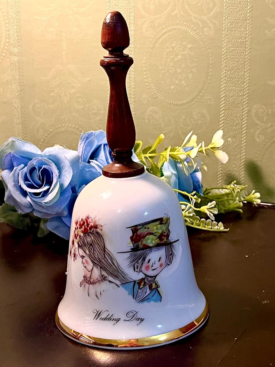 AJ English Wedding Couple Ceramic Bell with Wooden Handle 18 cm