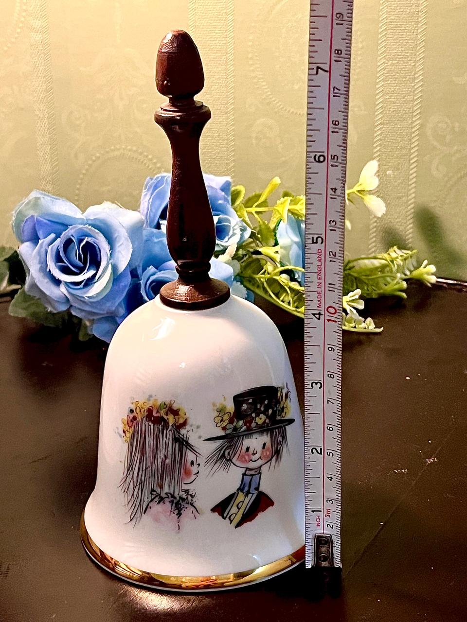 AJ English Wedding Couple Ceramic Bell with Wooden Handle 18 cm