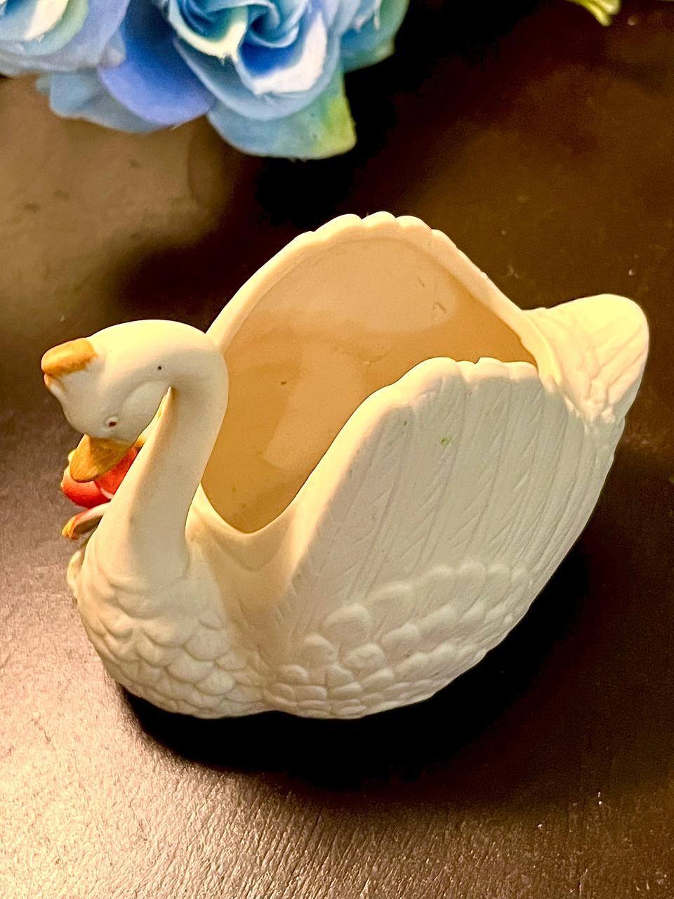 Vintage Swan Ceramic Planter with Floral Accent 9 cm