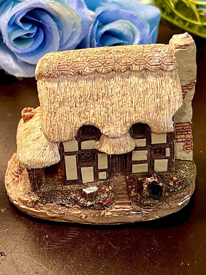 Thatched Cottage Miniature Figurine 3 Inch