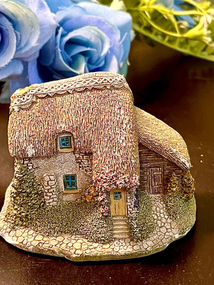 Lilliput Lane Thatched Stone Cottage Miniature Figurine 3 Inch