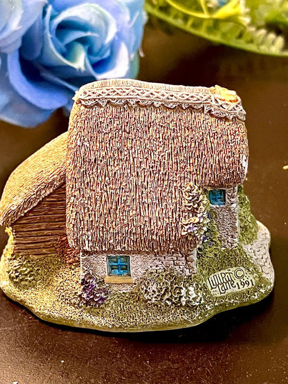 Lilliput Lane Thatched Stone Cottage Miniature Figurine 3 Inch
