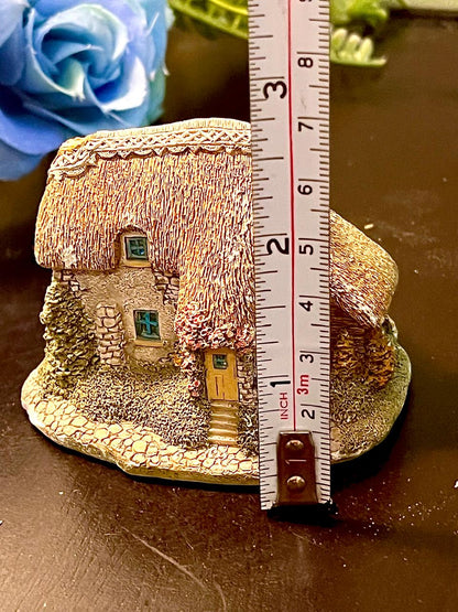 Lilliput Lane Thatched Stone Cottage Miniature Figurine 3 Inch