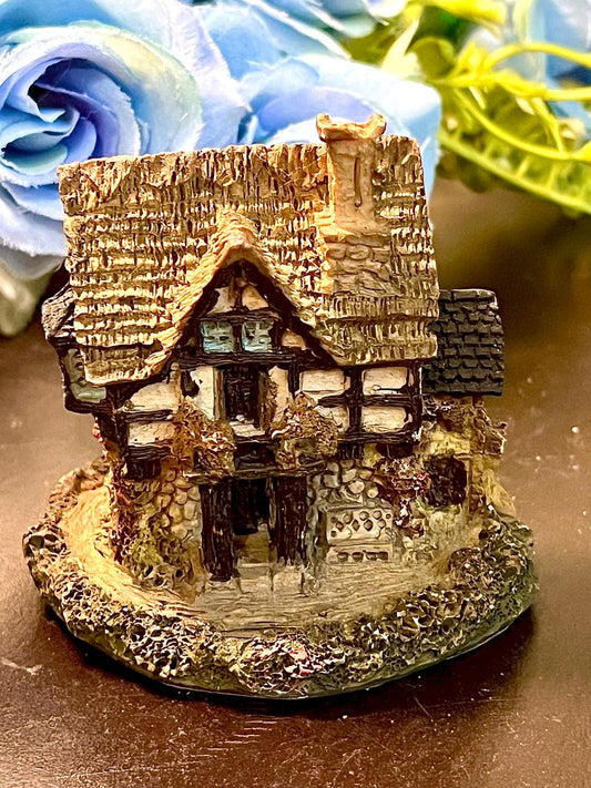 Thatched Tudor Cottage Miniature Figurine 3.25 Inch