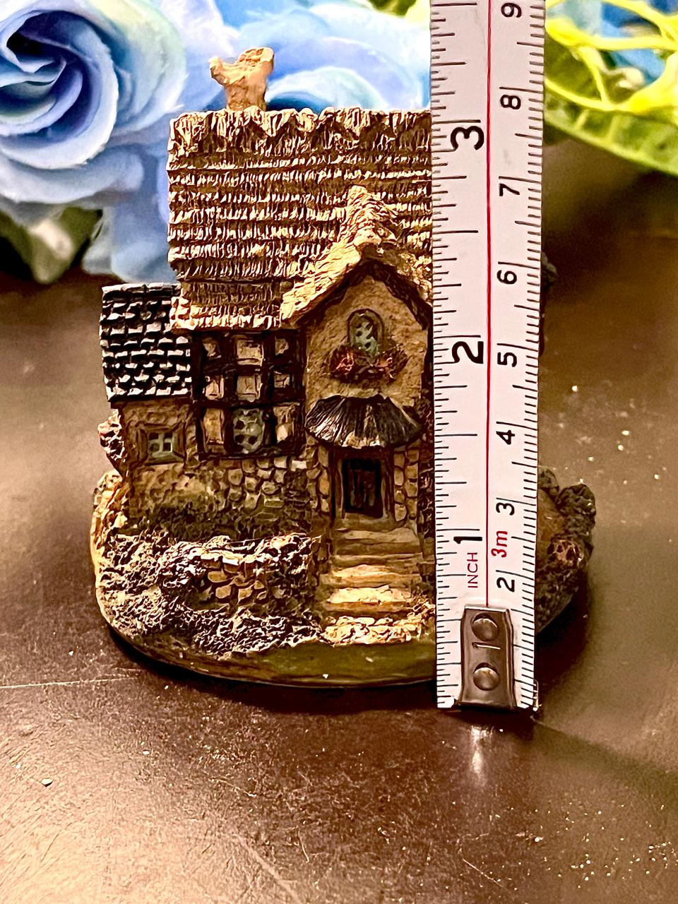 Thatched Tudor Cottage Miniature Figurine 3.25 Inch