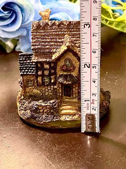 Thatched Tudor Cottage Miniature Figurine 3.25 Inch
