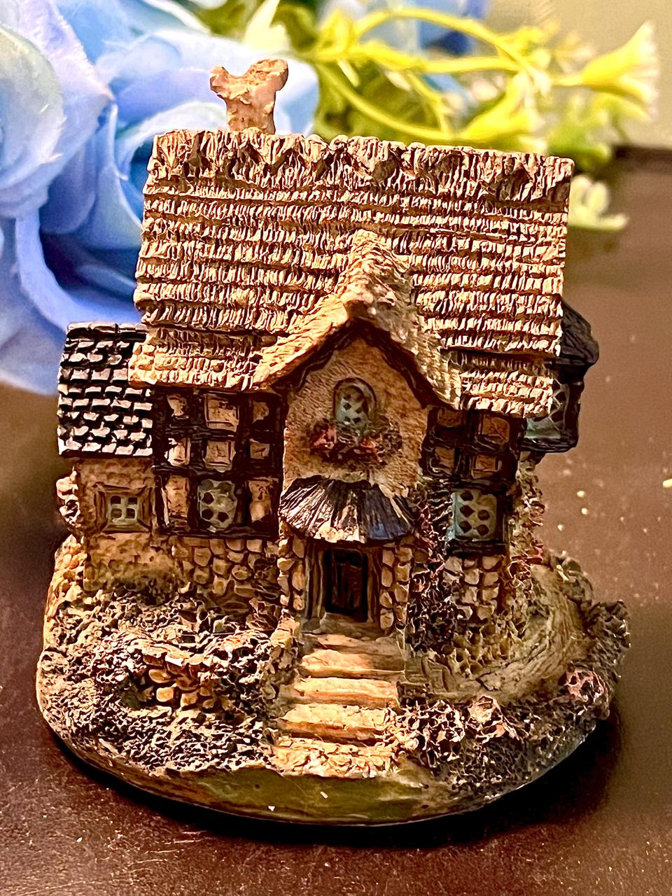 Thatched Tudor Cottage Miniature Figurine 3.25 Inch