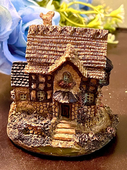 Thatched Tudor Cottage Miniature Figurine 3.25 Inch