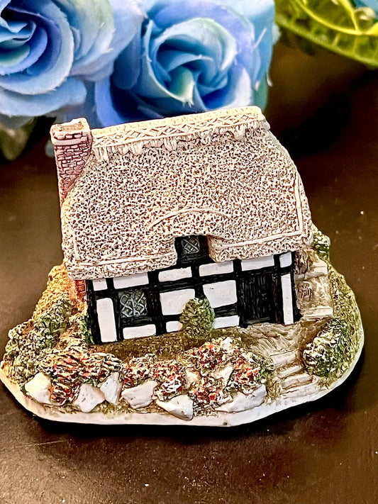 Cottage House Miniature Home Decor Figurine 5 Inch