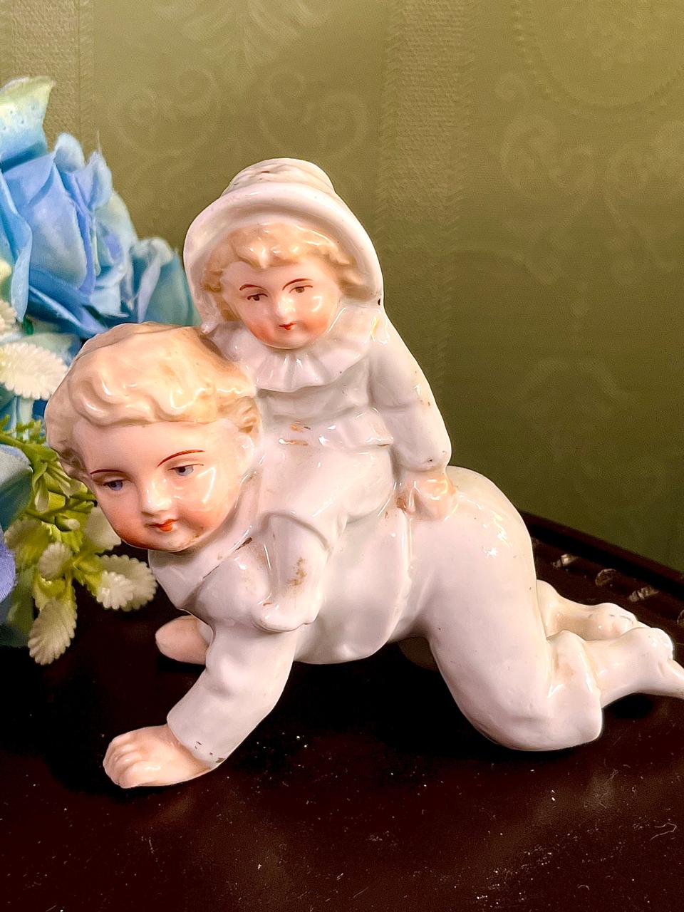 Vintage Children Figurine Crawling Pair 5 Inch