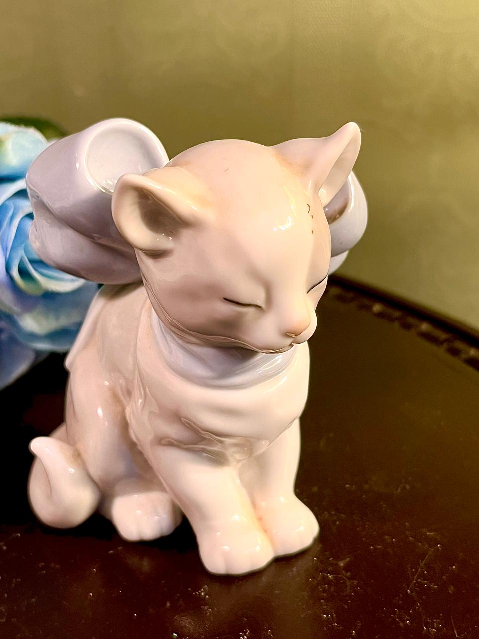 White Cat Figurine with Oversized Bow, Approx. 4 Inches
