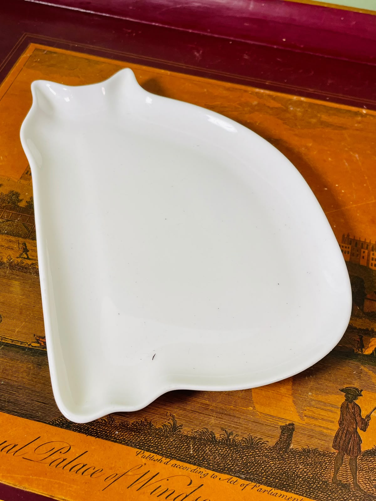 Vintage White Cat-Shaped Ceramic Serving Dish 20cm