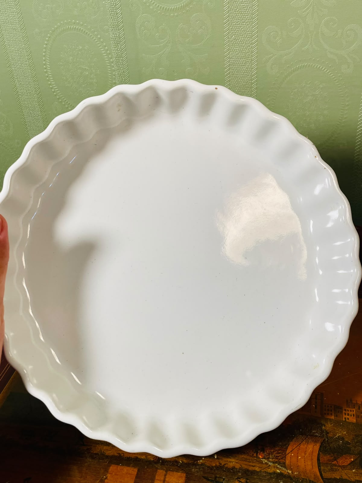 Vintage White Oven-Safe Fluted Pie Dish 22cm