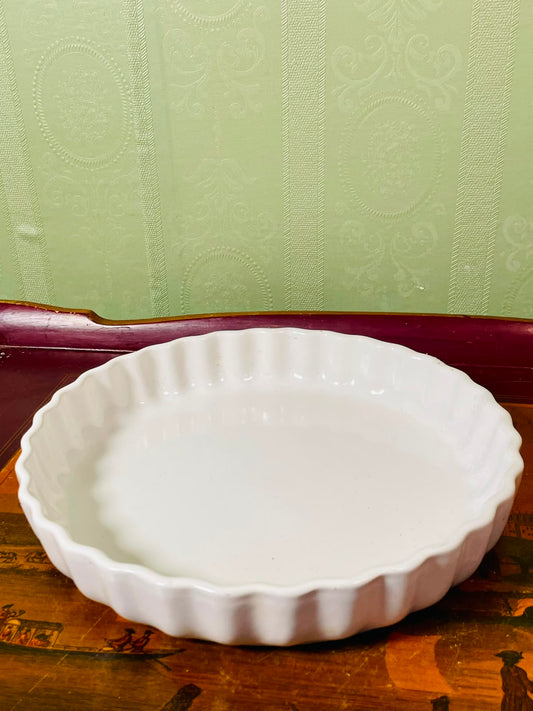 Vintage White Oven-Safe Fluted Pie Dish 22cm