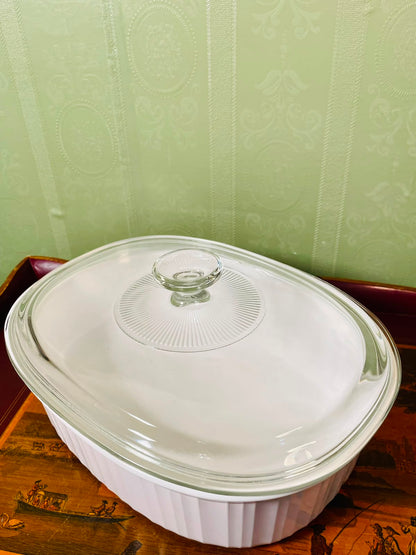 Large White Oven-Safe Casserole with Pyrex Crystal Lid 28cm