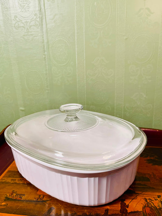 Large White Oven-Safe Casserole with Pyrex Crystal Lid 28cm