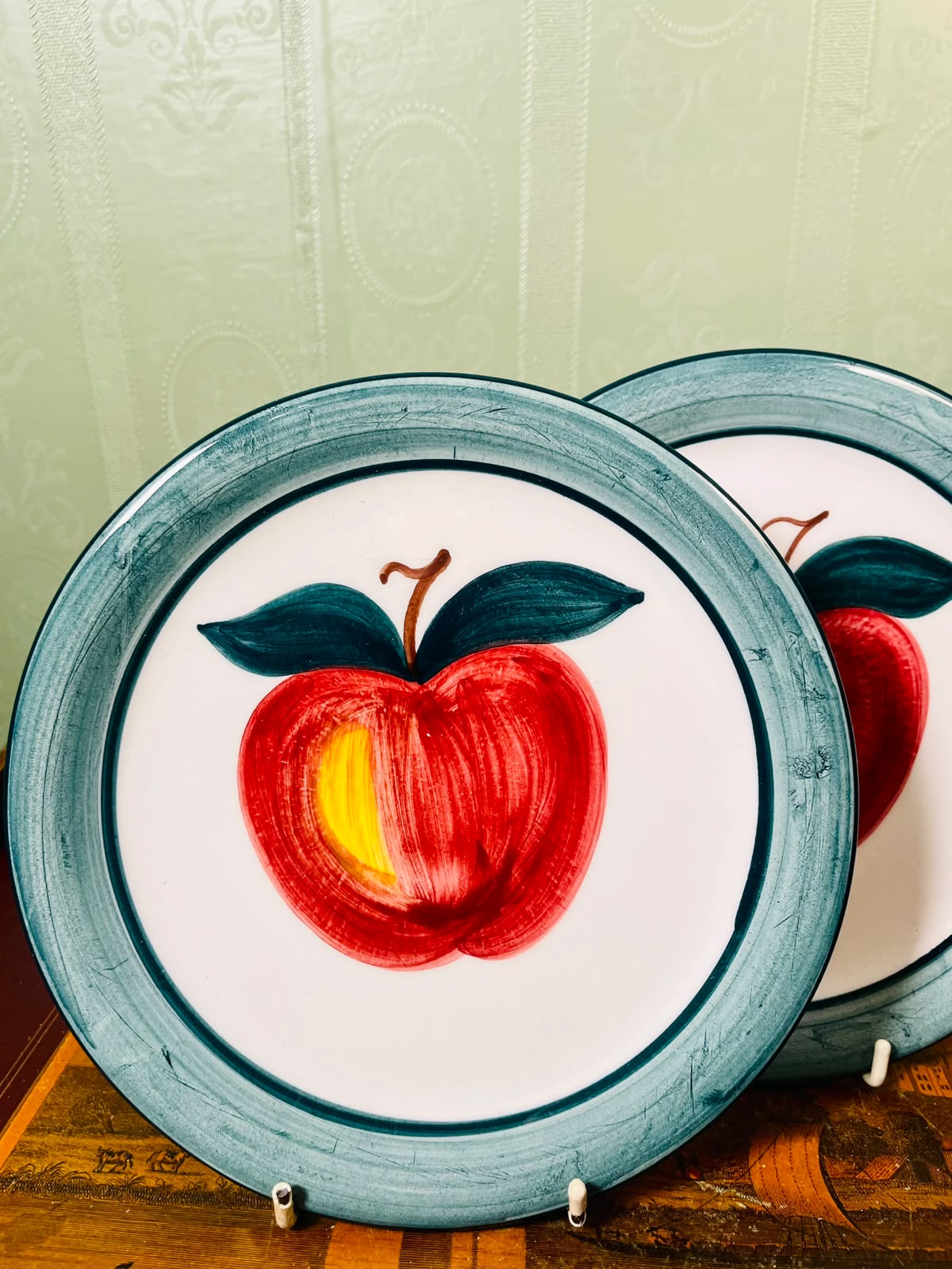 Lomer Spanish Hand-Painted Apple Plates 2-Piece Set 20cm
