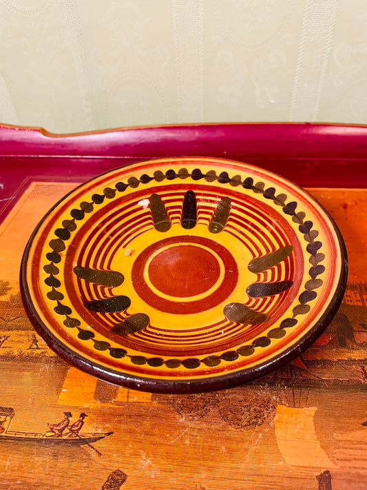 Vintage Hand-Painted Folk Art Ceramic Bowl – Ochre & Brown Decorative Pottery Dish (17 cm)