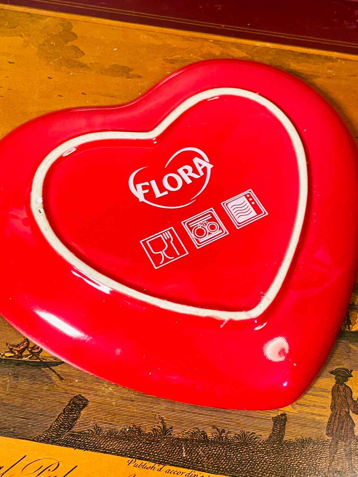 FLORA Heart-Shaped Ceramic Serving Plate – Red Valentine's Platter, 18 cm