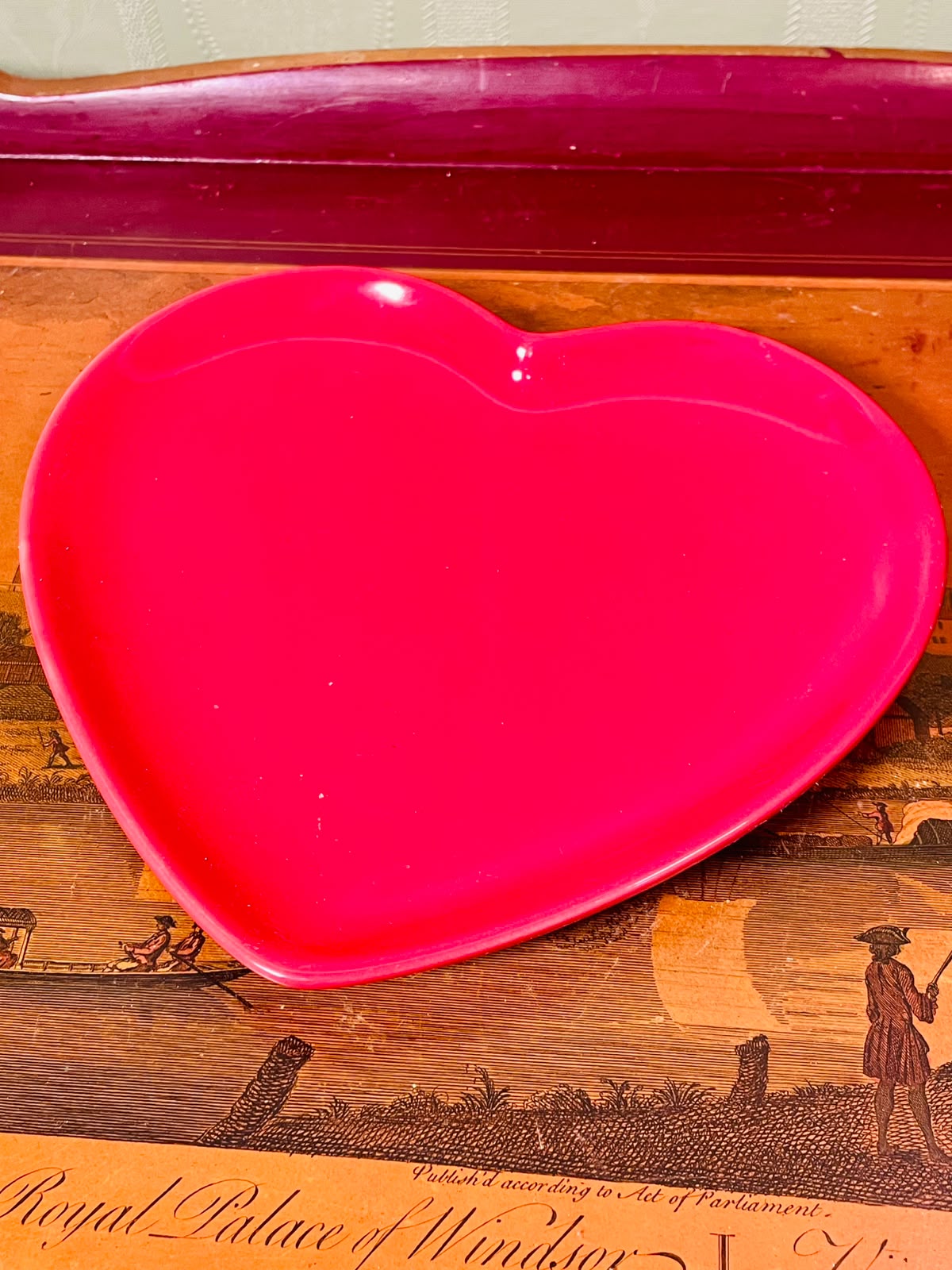 FLORA Heart-Shaped Ceramic Serving Plate – Red Valentine's Platter, 18 cm