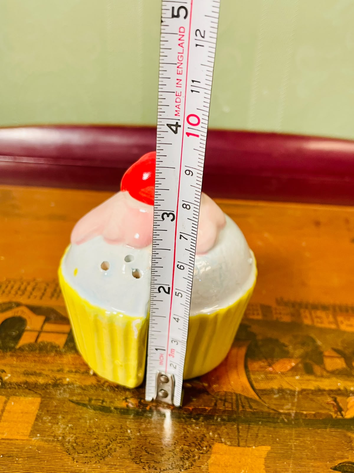 Yellow Cupcake hand painted Salt & Pepper Shakers 2-Piece Set 8cm