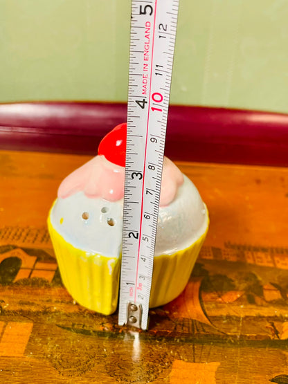 Yellow Cupcake hand painted Salt & Pepper Shakers 2-Piece Set 8cm