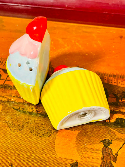 Yellow Cupcake hand painted Salt & Pepper Shakers 2-Piece Set 8cm