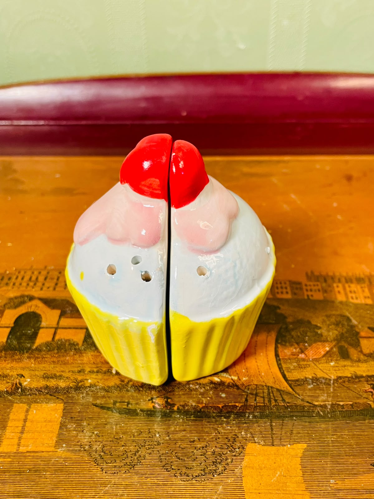 Yellow Cupcake hand painted Salt & Pepper Shakers 2-Piece Set 8cm