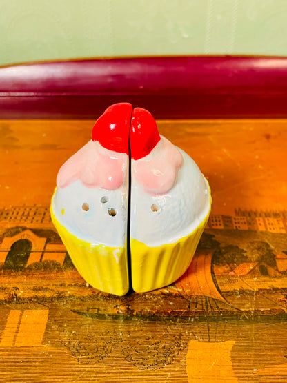 Yellow Cupcake hand painted Salt & Pepper Shakers 2-Piece Set 8cm