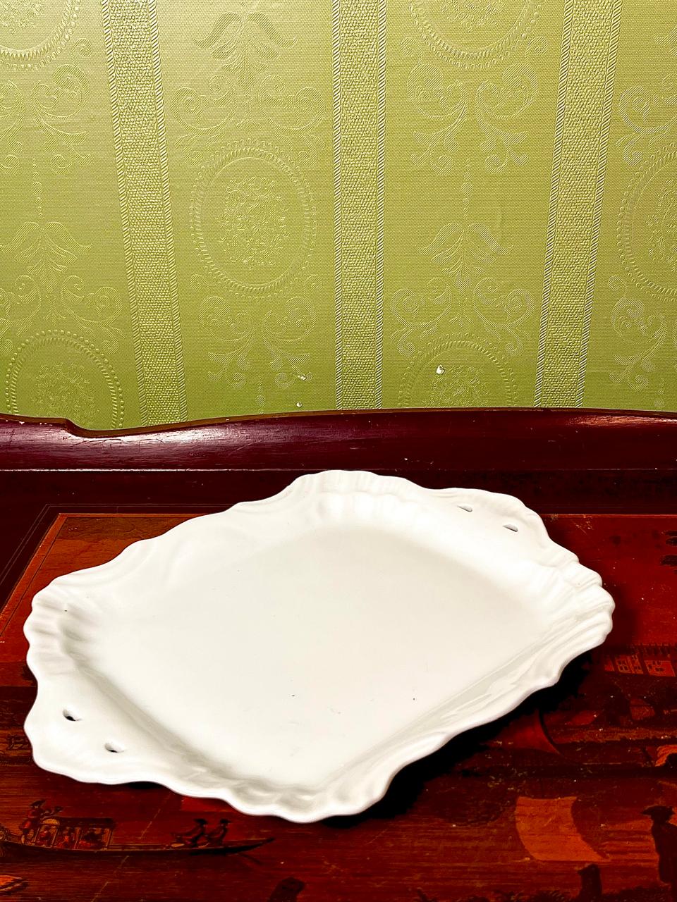 White Ceramic Scalloped Serving Platter 24 cm