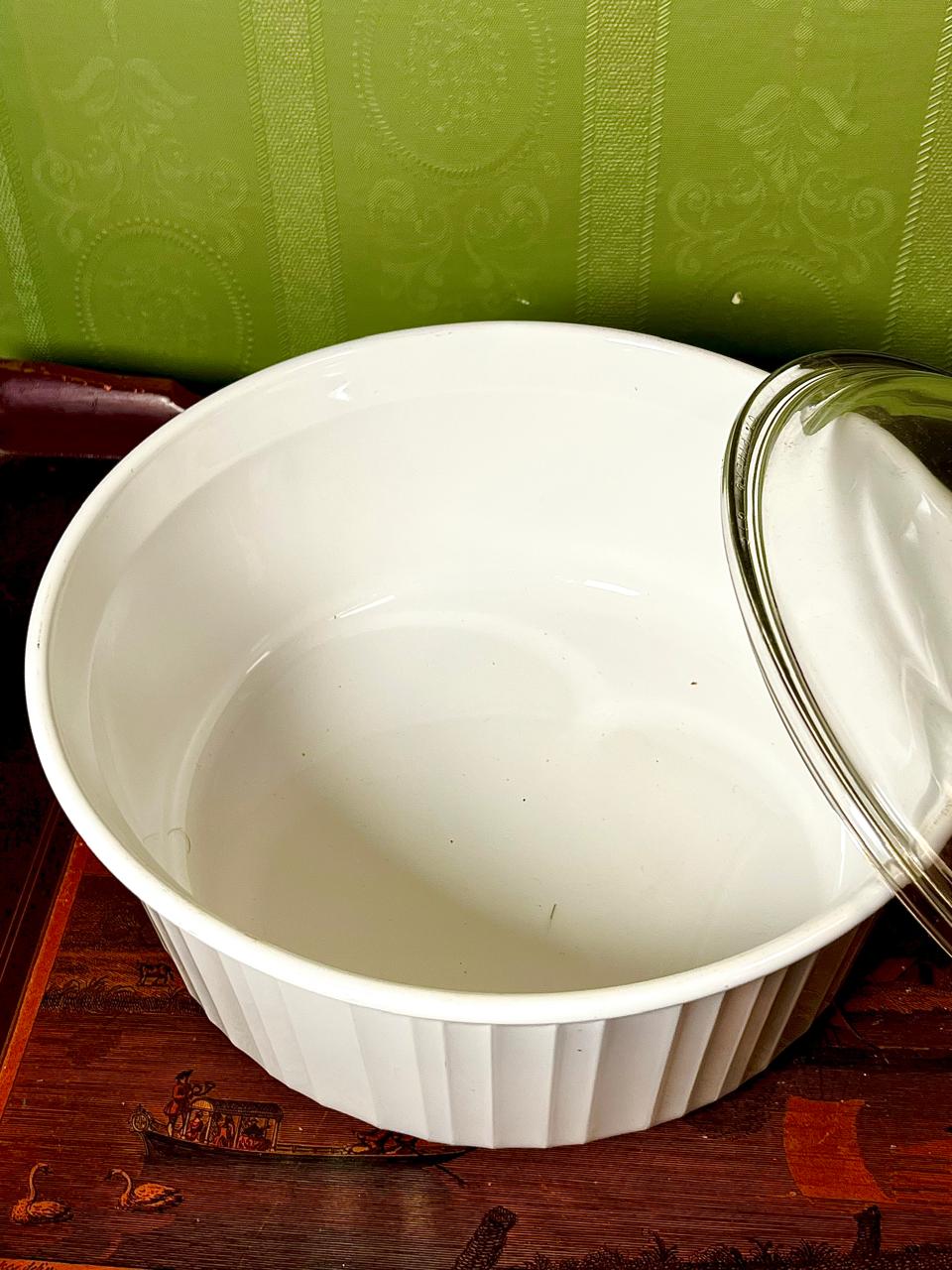 White Ceramic Oven-Safe Casserole with Crystal Lid 23 cm