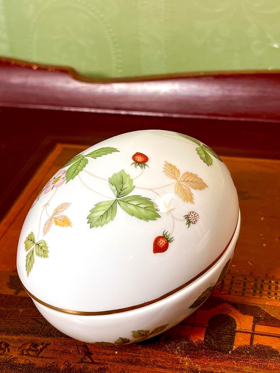 Wedgwood Bone China Strawberry Floral Lidded Box, 4.5 in